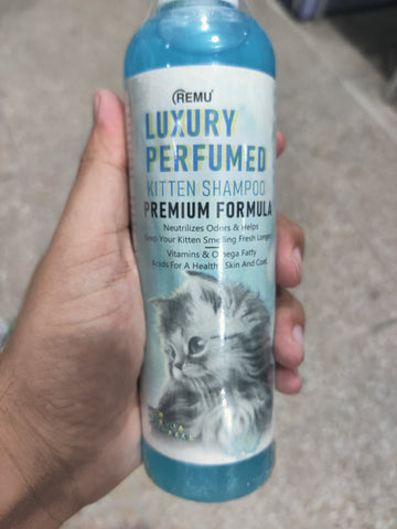 Remo Cat Shampoo 320ml ' Gentle Care for Your Furry Friend!