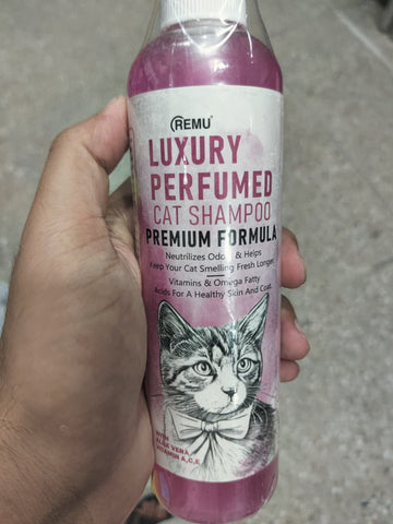 Remo Cat Shampoo 320ml β Gentle Care for Your Furry Friend!