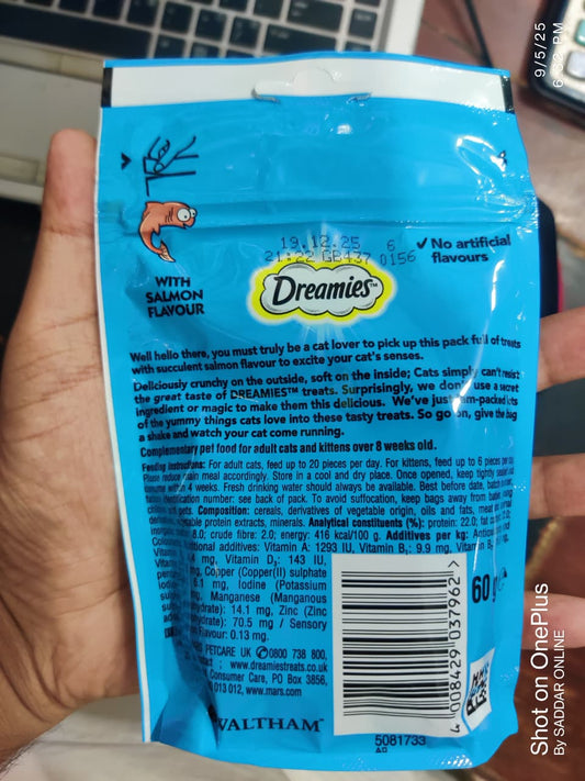 πΎ Dreamies β Irresistible Treats Your Cat Will Beg For!