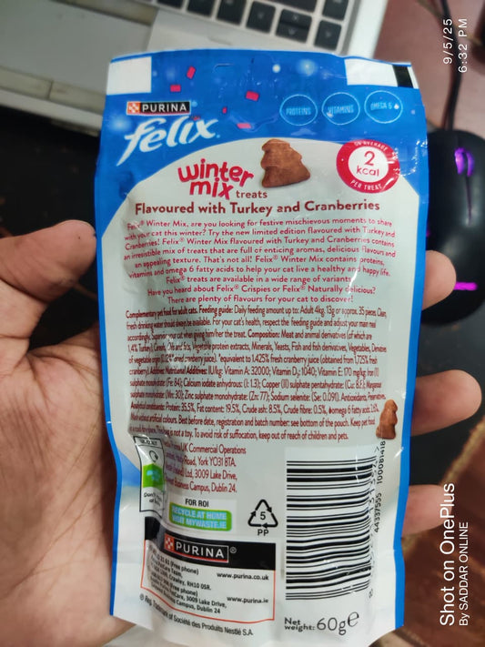 🐾 Felex Crispies winter mix Treat – Crunchy Delight for Your Cat!