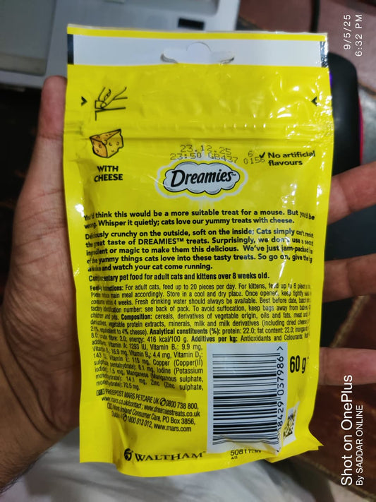 🐾 Dreamies – Irresistible Treats Your Cat Will Beg For!